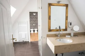 Premium Suite 105 - Image 2