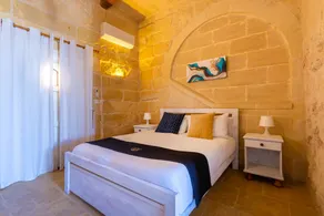 Spacious Villa with Private Pool and Family-Friendly Amenities - Image 5