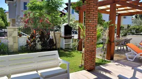 Holiday home with garden, private pool & barbeque - Image 4