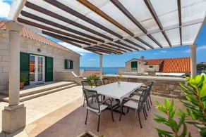 Espaciosa villa con barbacoa, jardín y terraza | Vistas a la ciudad - Image 5
