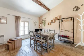 Bohemian Apartment with Wi-Fi in the Heart of Beaucaire - Image 5