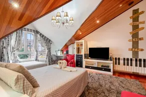 Dedicated room with pool, hot tub & garden | Garden view | Perfect for remote work - Image 3