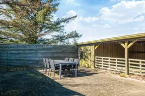 Holiday home with garden & terrace - Image 4