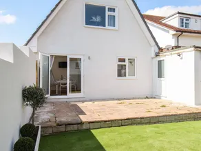 Beautiful cottage with garden | Beach view - Image 2