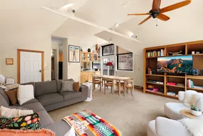Appartement en copropriété convivial et familial avec terrasse | Vue rivière | Ski à proximité | Avec animaux autorisés - Image 4