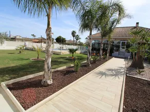 Cottage with garden, BBQ & private pool - Image 3