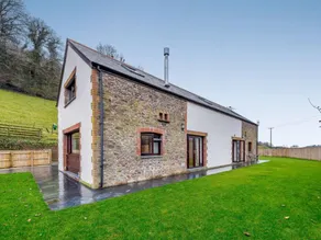 Cottage with jacuzzi & garden - Image 2