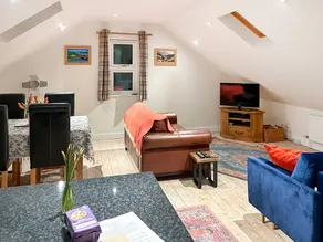 Children-friendly pleasant cottage with garden | River view | Dogs allowed - Image 2