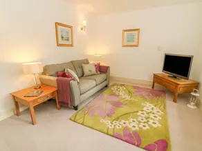 Beautiful cottage with garden - Image 5