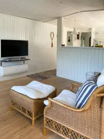 House with terrace, barbeque & garden - Image 3