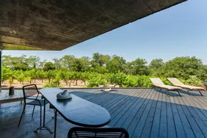 Appartement avec barbecue, jardin et piscine | Vue jardin - Image 3