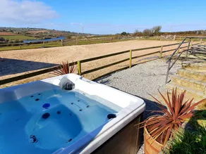 Casa rural con jardín y jacuzzi - Image 4