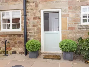 Cottage with garden - Image 2