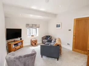 Cottage with garden - Image 3