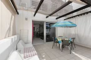 Apartment mit Terrasse und Pool | Stadtblick - Image 4
