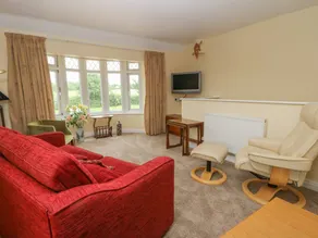 Children-friendly pleasant cottage with garden - Image 3