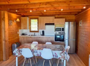 Charming Chalet in Saint-Gènes-Champespe with Private Parking - Image 2