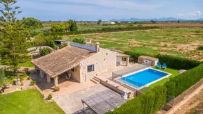 Villa with BBQ & garden - Image 2