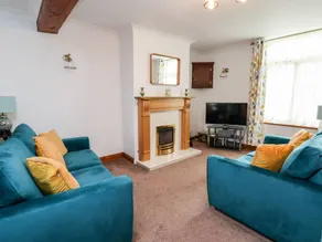 Family-friendly charming cottage with terrace & garden | Pet-friendly - Image 3