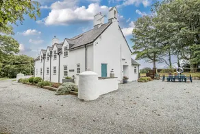 Cottage with BBQ, jacuzzi & garden | Beach view - Image 2