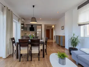 Fully equipped holiday home with BBQ, garden & private pool - Image 5