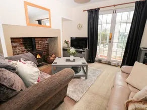 Cottage with garden - Image 4