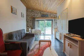 Holiday home with barbecue, terrace & garden - Image 4