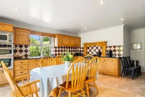 Flat with garden & BBQ | Garden view | Dogs allowed - Image 4