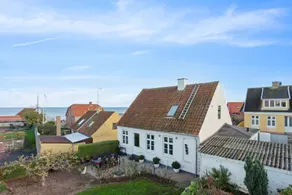 Apartment with terrace, BBQ & garden | Beach view - Image 2