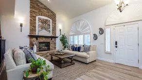 Spacious & Stylish Heated Pool - Image 4