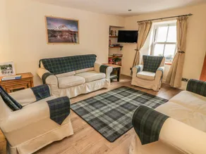 Cottage with garden - Image 3