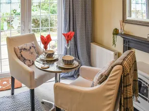 Family-oriented charming cottage with barbecue & garden | River view | Pet-friendly - Image 3