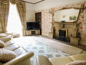 Cottage with jacuzzi & garden - Image 4