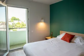 Studio Double with Balcony - Image 3