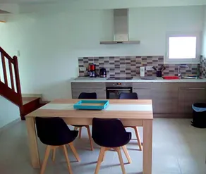 Holiday home with barbeque, garden & terrace - Image 3