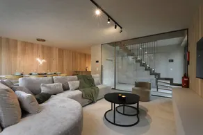 Enjoy a luxury vacation in the Lodge with Jacuzzi, accommodating 8 guests, set in a serene forest edge location. - Image 4