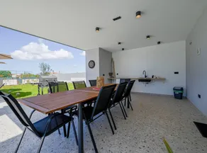 Matohanci Dazzling Villa With Pool - Image 5