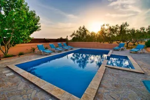 House with terrace, garden & barbeque - Image 2