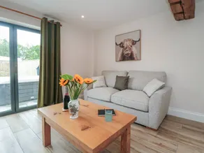 Cottage with garden & jacuzzi - Image 4