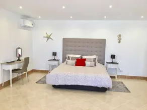 Villa avec barbecue, terrasse et piscine privée | Vue mer - Image 3