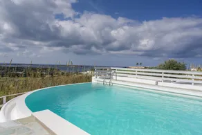 Wonderful villa with BBQ, pool & garden - Image 2