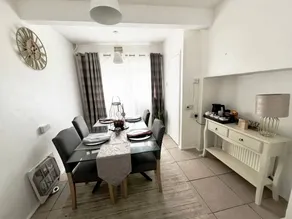 Holiday home with BBQ & garden - Image 3