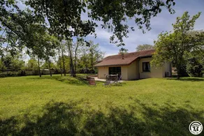 Gite with terrace, barbeque & garden - Image 2