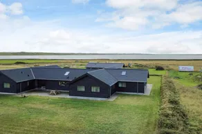 Holiday home with pool, sauna & terrace - Image 2