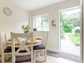Cottage with garden & barbecue - Image 3