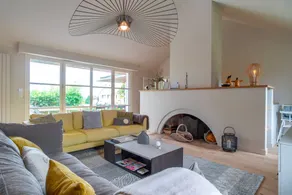 Villa with garden & terrace - Image 3