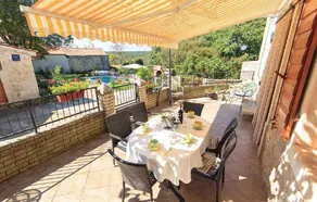 Holiday home with pool, garden & barbeque - Image 4