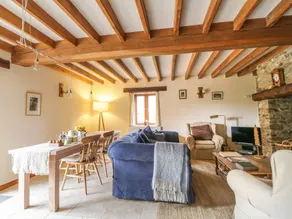 Cottage with barbecue & garden - Image 3