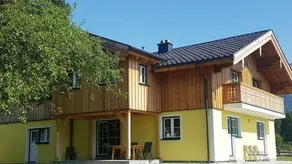 Apartment with garden - Image 2