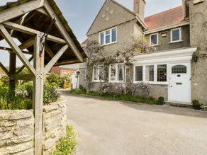 Cottage with garden, terrace & barbecue | Beach view - Image 4